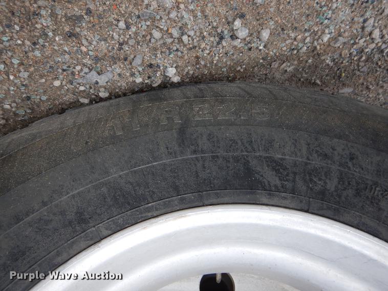 image for item FQ9692 2008 Mack CHU semi truck