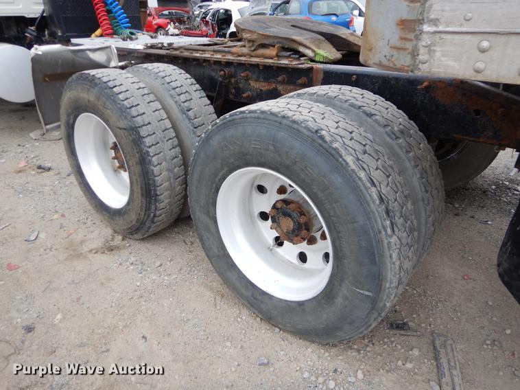 image for item FQ9692 2008 Mack CHU semi truck