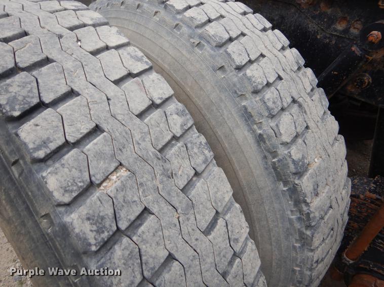 image for item FQ9692 2008 Mack CHU semi truck