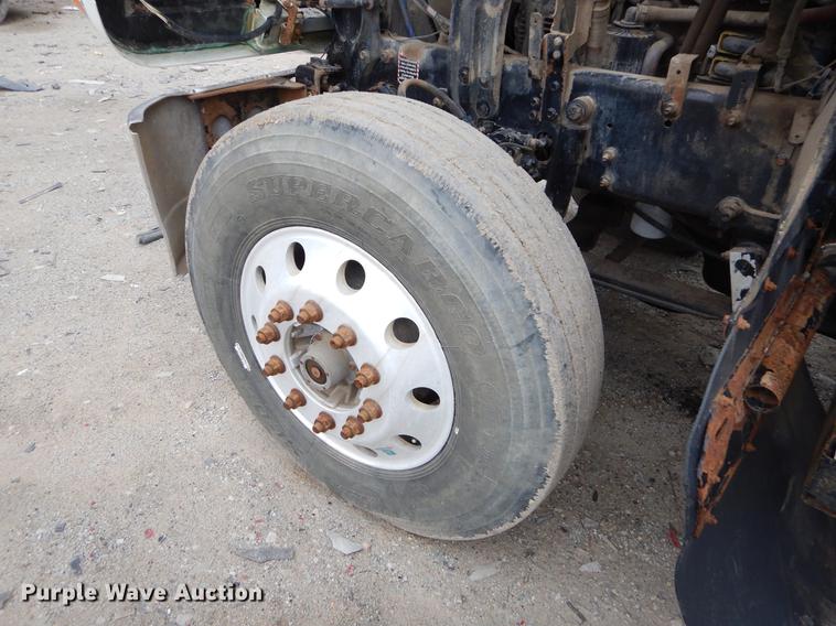 image for item FQ9692 2008 Mack CHU semi truck