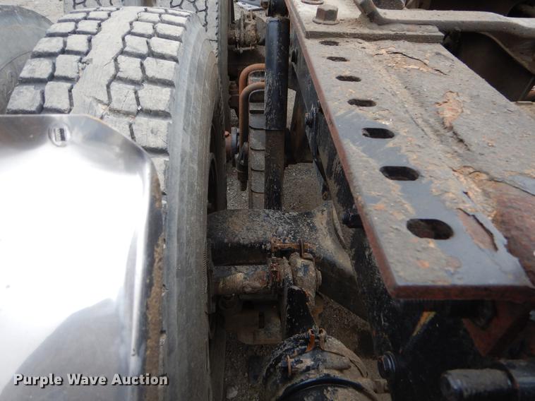 image for item FQ9692 2008 Mack CHU semi truck