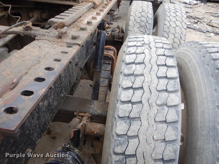 image for item FQ9692 2008 Mack CHU semi truck