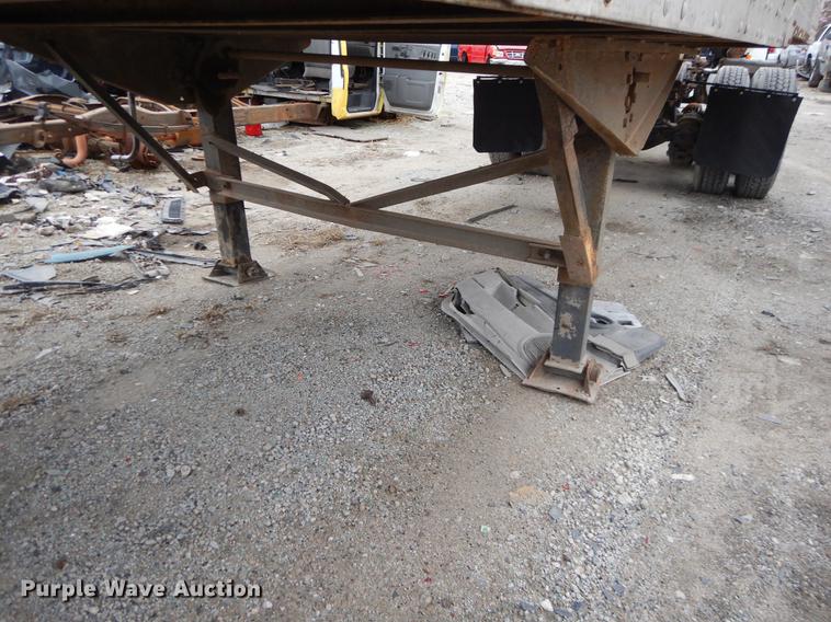 image for item FQ9693 1992 Lufkin TFY1PSY dry van trailer