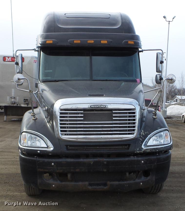 image for item FT9956 2005 Freightliner Columbia semi truck
