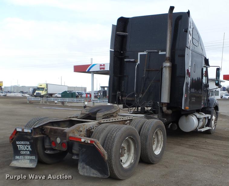 image for item FT9956 2005 Freightliner Columbia semi truck