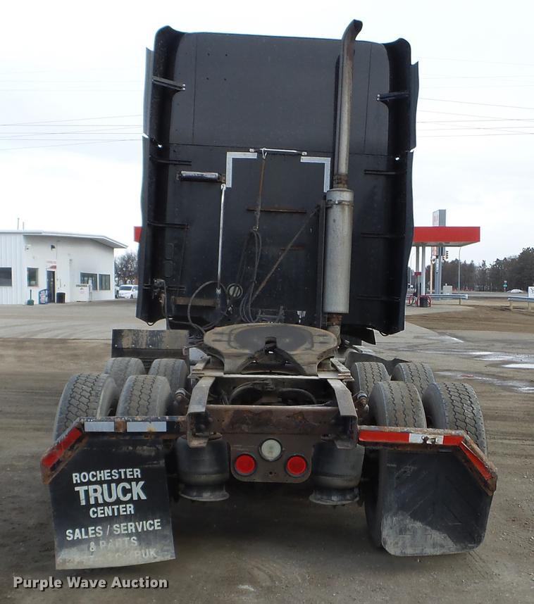 image for item FT9956 2005 Freightliner Columbia semi truck