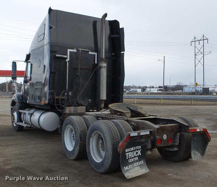 image for item FT9956 2005 Freightliner Columbia semi truck