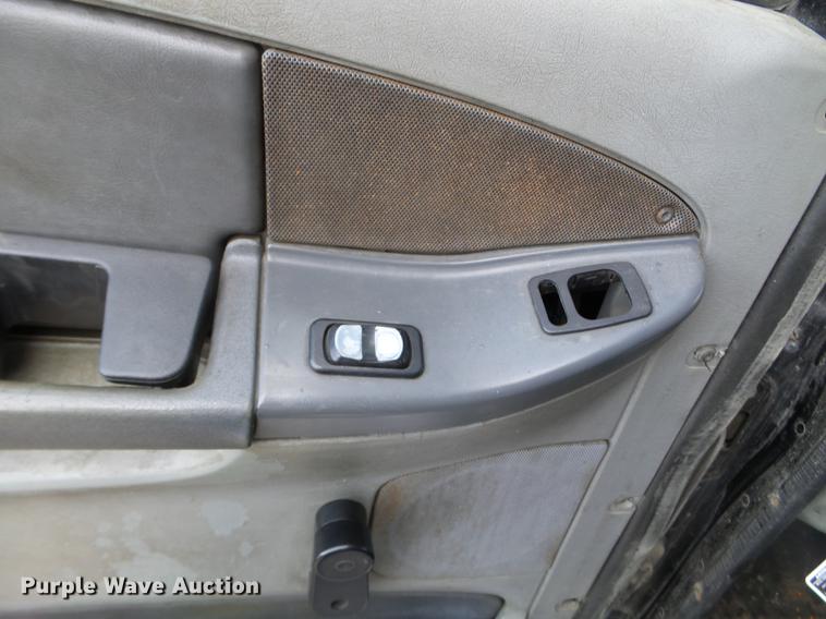 image for item FT9956 2005 Freightliner Columbia semi truck