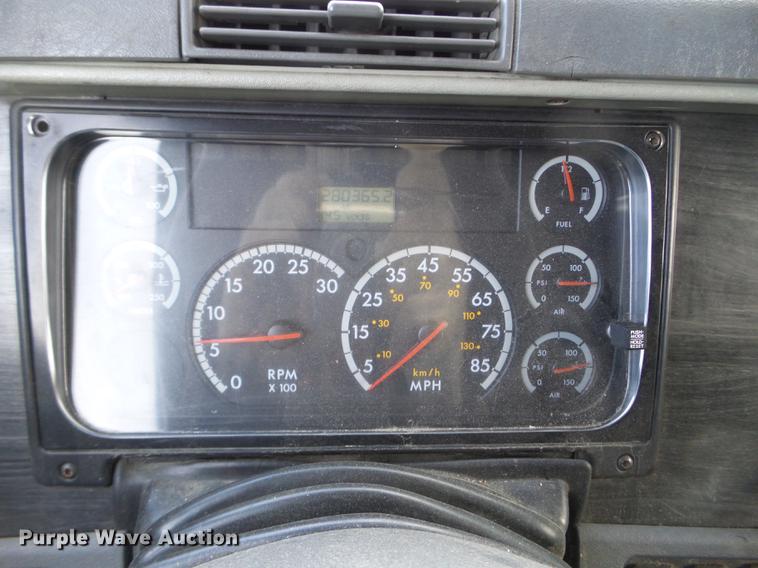 image for item FT9956 2005 Freightliner Columbia semi truck