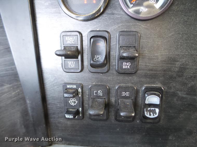 image for item FT9956 2005 Freightliner Columbia semi truck