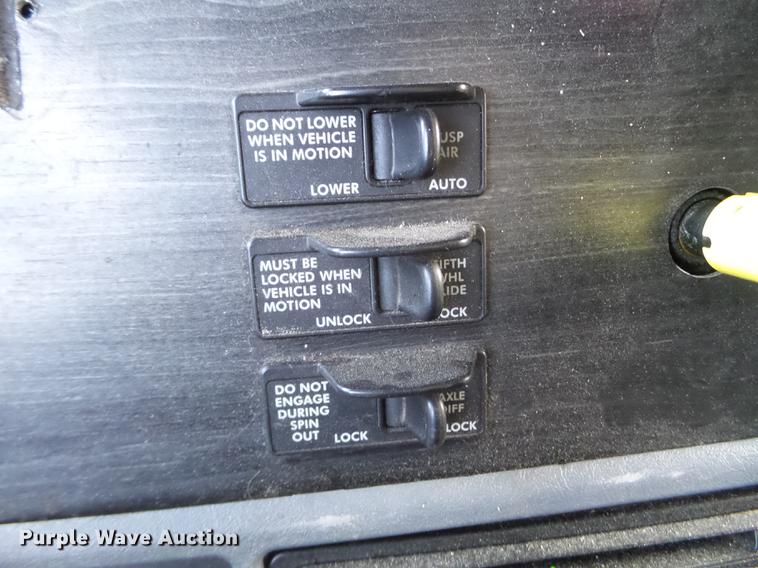 image for item FT9956 2005 Freightliner Columbia semi truck