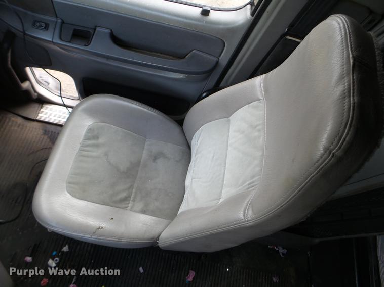 image for item FT9956 2005 Freightliner Columbia semi truck