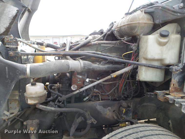 image for item FT9956 2005 Freightliner Columbia semi truck