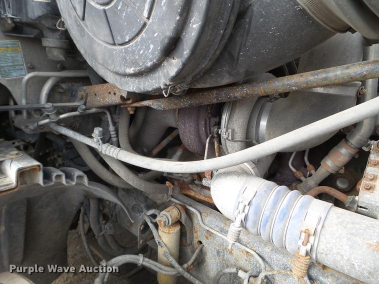 image for item FT9956 2005 Freightliner Columbia semi truck