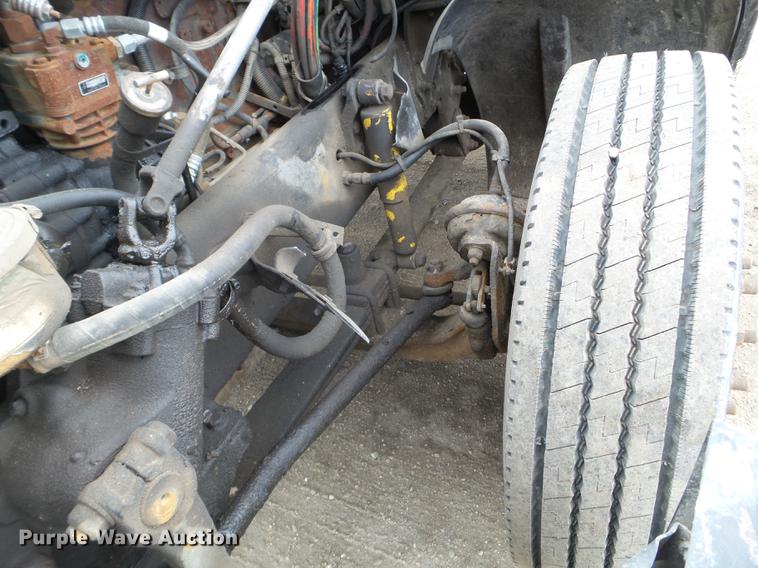 image for item FT9956 2005 Freightliner Columbia semi truck