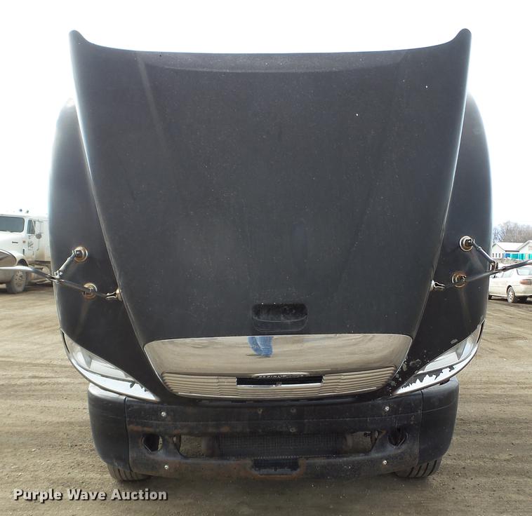 image for item FT9956 2005 Freightliner Columbia semi truck