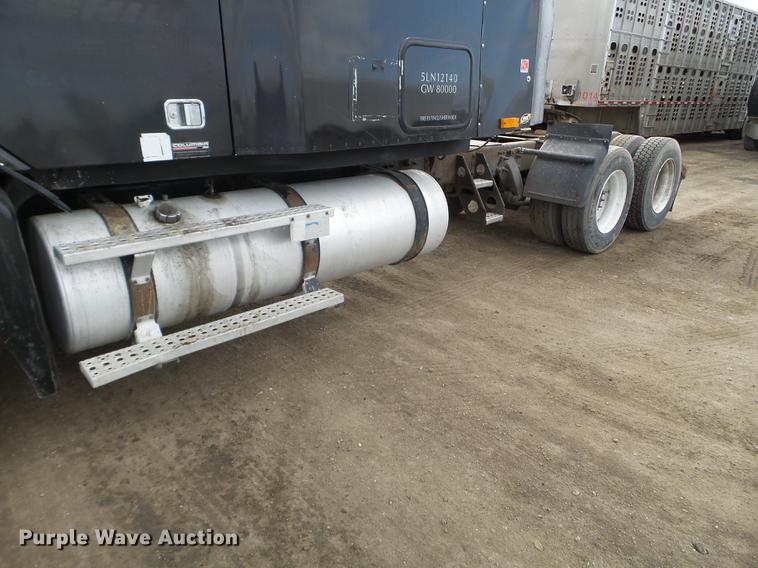 image for item FT9956 2005 Freightliner Columbia semi truck