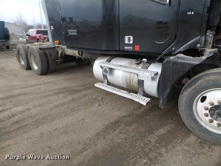 image for item FT9956 2005 Freightliner Columbia semi truck