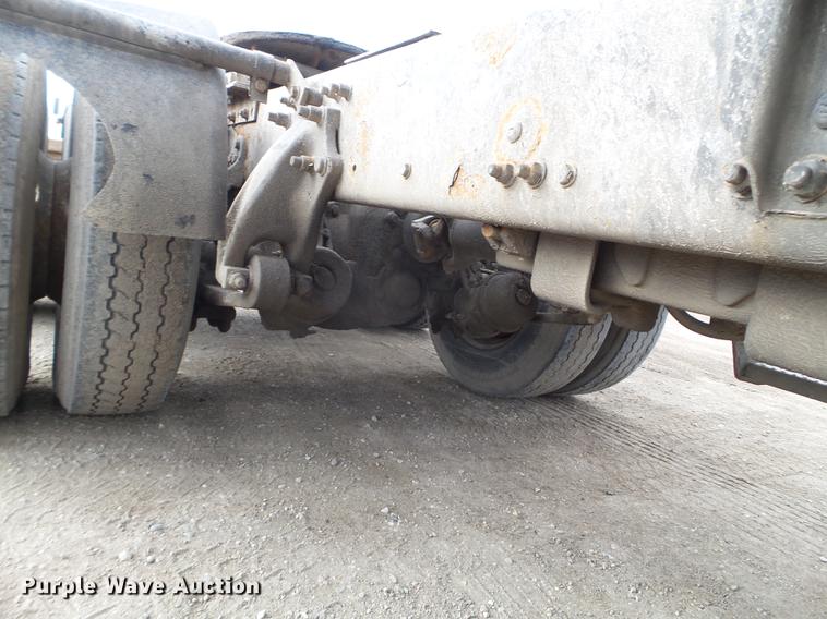 image for item FT9956 2005 Freightliner Columbia semi truck