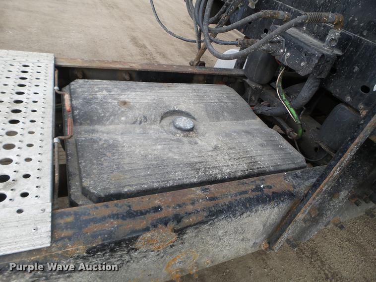 image for item FT9956 2005 Freightliner Columbia semi truck