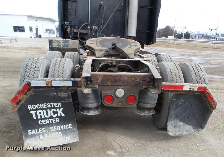 image for item FT9956 2005 Freightliner Columbia semi truck