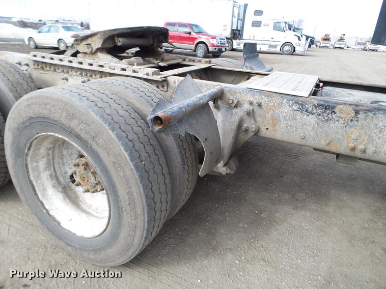 image for item FT9956 2005 Freightliner Columbia semi truck