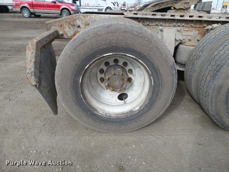 image for item FT9956 2005 Freightliner Columbia semi truck