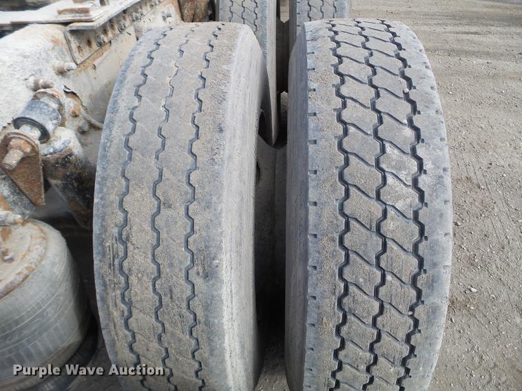 image for item FT9956 2005 Freightliner Columbia semi truck