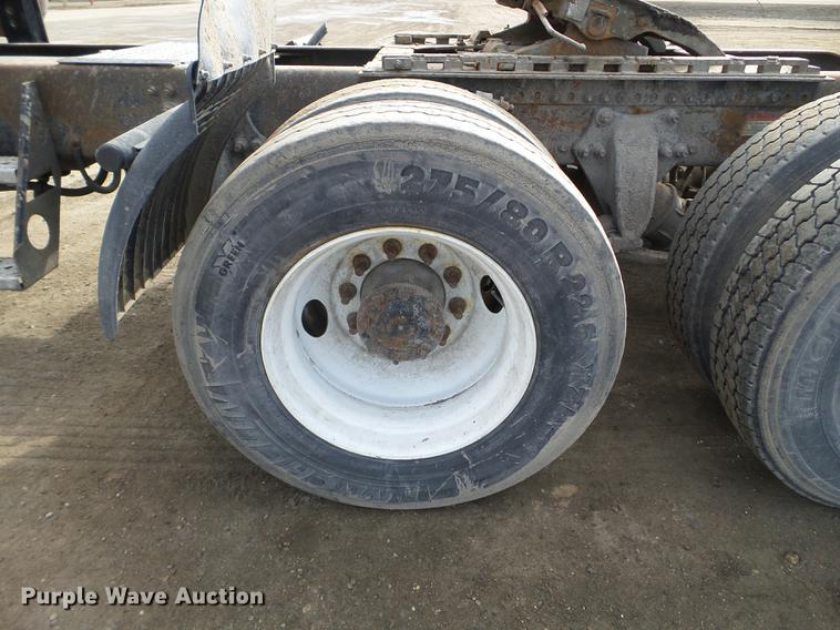 image for item FT9956 2005 Freightliner Columbia semi truck