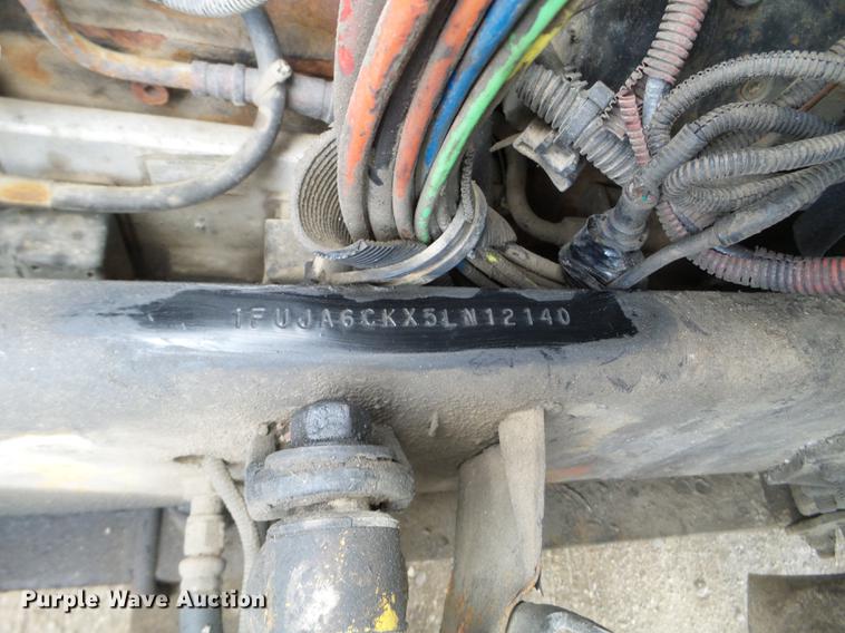 image for item FT9956 2005 Freightliner Columbia semi truck