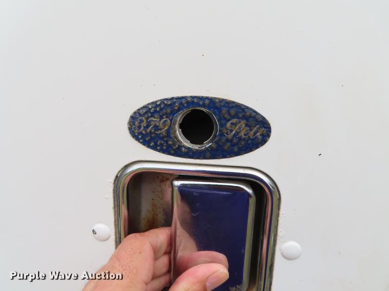 image for item L1480 1996 Peterbilt 379 semi truck