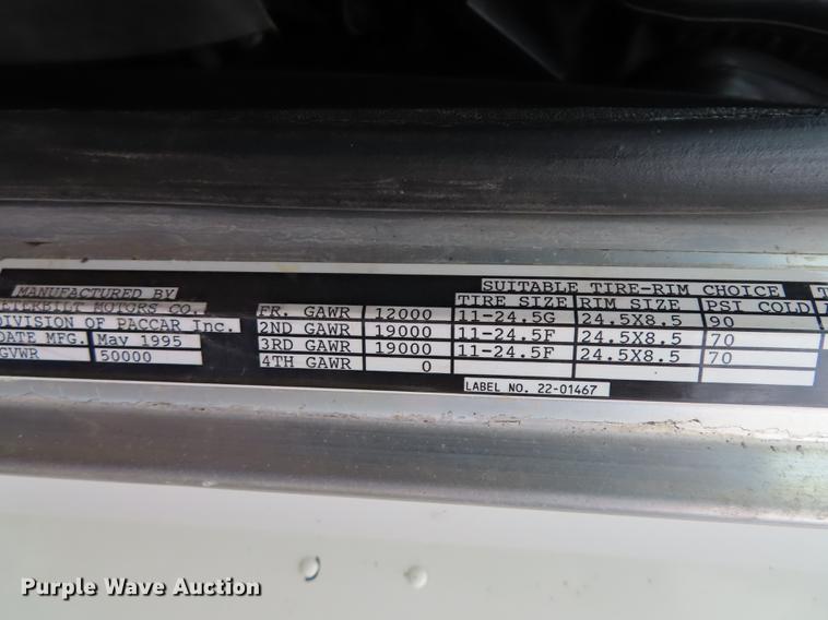 image for item L1480 1996 Peterbilt 379 semi truck