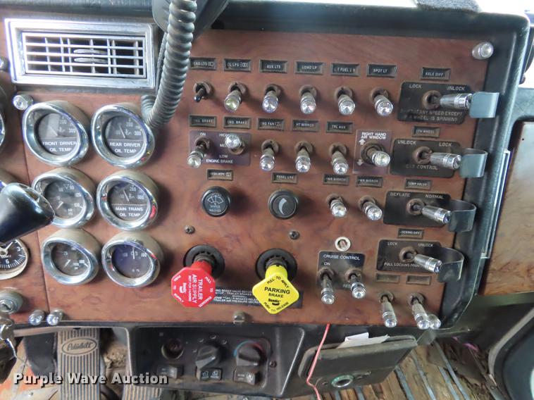 image for item L1480 1996 Peterbilt 379 semi truck