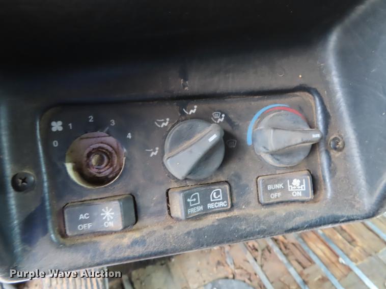 image for item L1480 1996 Peterbilt 379 semi truck