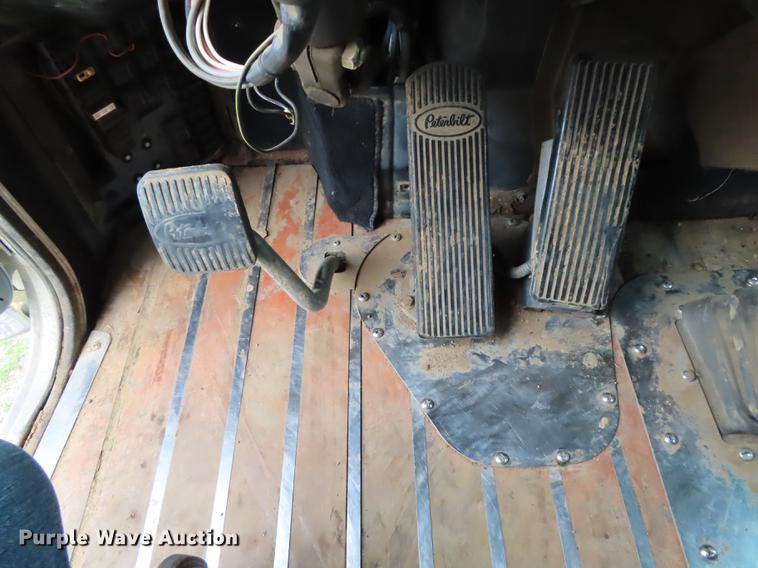 image for item L1480 1996 Peterbilt 379 semi truck