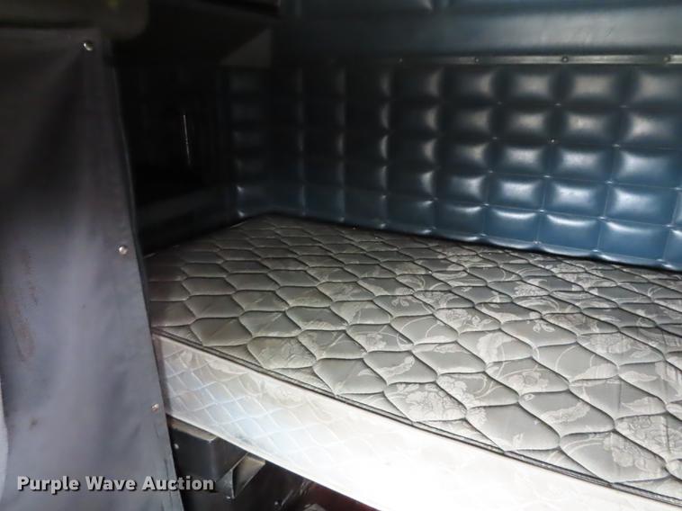 image for item L1480 1996 Peterbilt 379 semi truck