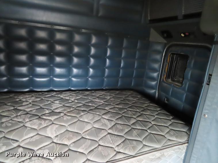 image for item L1480 1996 Peterbilt 379 semi truck