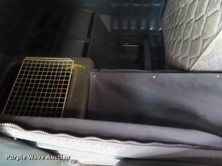 image for item L1480 1996 Peterbilt 379 semi truck