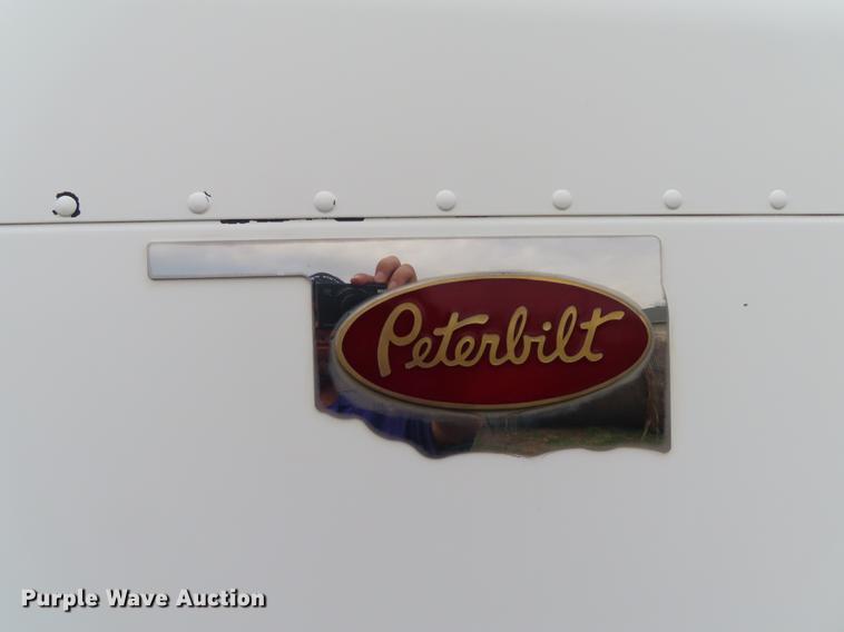image for item L1480 1996 Peterbilt 379 semi truck