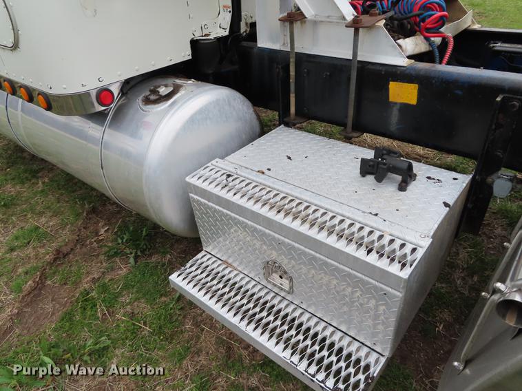 image for item L1480 1996 Peterbilt 379 semi truck