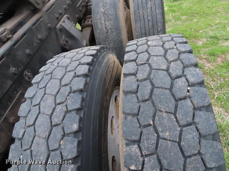 image for item L1480 1996 Peterbilt 379 semi truck