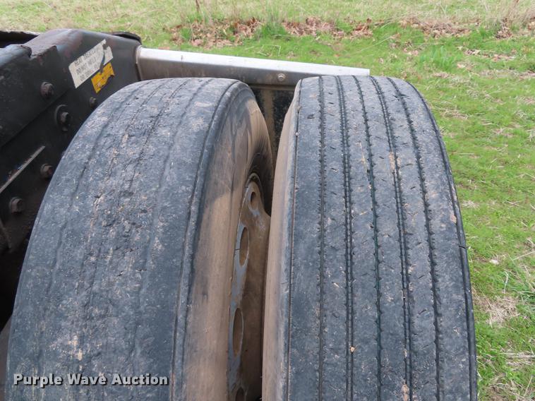 image for item L1480 1996 Peterbilt 379 semi truck