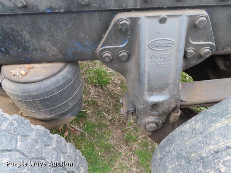 image for item L1480 1996 Peterbilt 379 semi truck