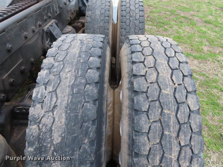 image for item L1480 1996 Peterbilt 379 semi truck