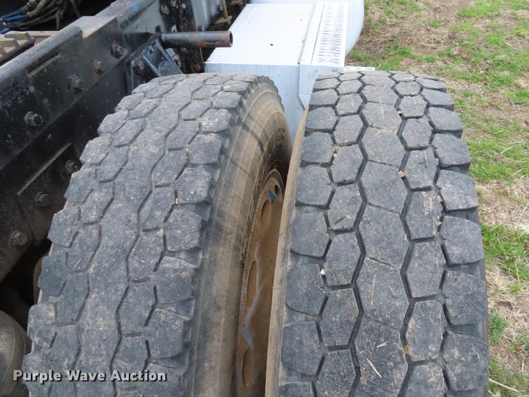 image for item L1480 1996 Peterbilt 379 semi truck