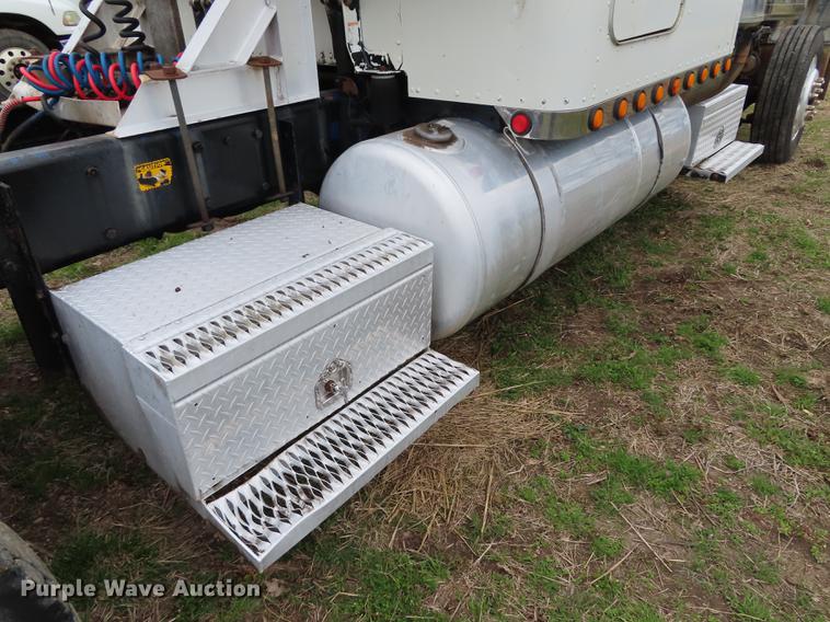 image for item L1480 1996 Peterbilt 379 semi truck