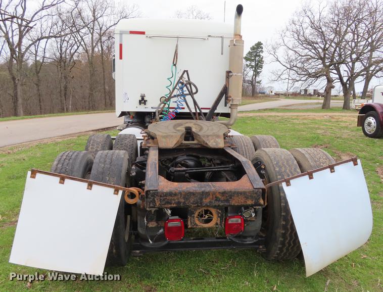 image for item L1481 2005 Mack CXN613 semi truck