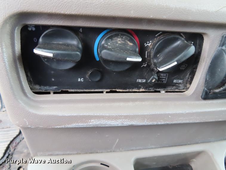 image for item L1481 2005 Mack CXN613 semi truck