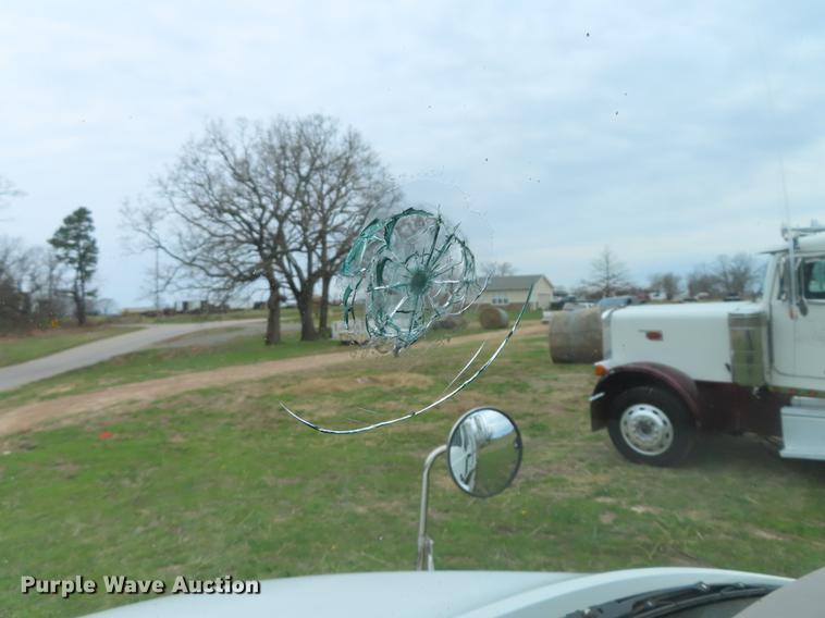 image for item L1481 2005 Mack CXN613 semi truck