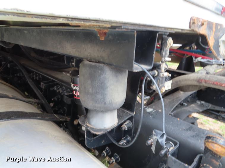 image for item L1481 2005 Mack CXN613 semi truck